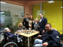 La alcaldesa de Argamasilla de Calatrava, Jacinta Monroy, visita la residencia de mayores para desear a sus usuarios lo mejor de cara a 2014
