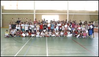 09 En Argamasilla de Calatrava 180 niños recogen sus diplomas como participantes en las escuelas deportivas de verano durante el acto de clausura