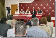 20150507 Monroy Torrico, en el centro, junto a los integrantes de la directiva de esta plataforma empresarial local