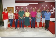 20160825 Foto de familia de los participantes en la entrega del donativo a la AECC rabanera